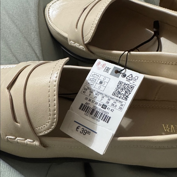 4. Zara NWT Cream Loafers - Picture 2 of 3